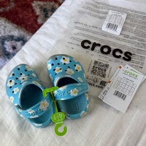 CROCS Kids Light Blue Daisy Classic Clog